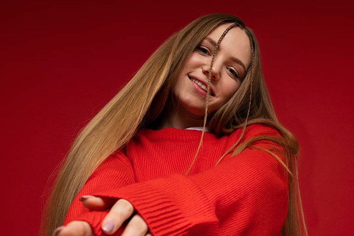 Contrapicado
La cámara está ubicada por debajo del sujeto u objeto a fotografiar. Despierta una sensación de protagonismo y brinda una mayor importancia al objeto, que destaca. Es el opuesto al ángulo picado, tal como indica su nombre. Se utiliza en la fotografía creativa. Es importante añadir que los ángulos picado y contrapicado son más utilizados para invertir las proporciones.